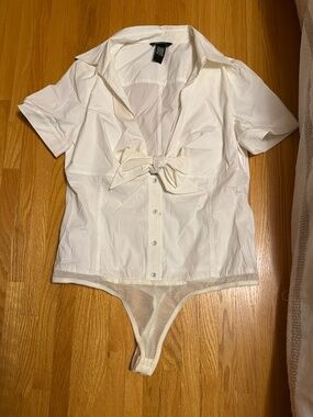 White Shirt Bodysuit with Bow and snap closure - large